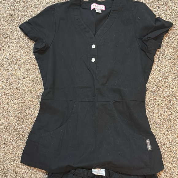 Black pair of scrubs/Koi, used good condition. - Picture 3 of 3